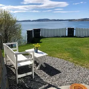 Koselig Nyoppusset 3 Roms Med Egen Parkeringsplass I Rolige Omgivelse Naer Sjoen, 2 Mil Nord For Sentrum. Bergen