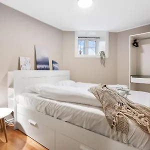 New! Modern City Apt: Central W/ Private Entrence Bergen